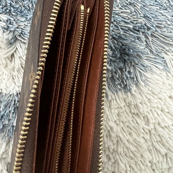 LV Zippy Wallet - Picture 2 of 3